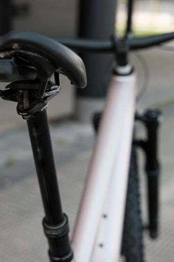 Used SCOR 4060 Shimano Deore 2024 Mountainbike, Light Gray — image 12 of 12