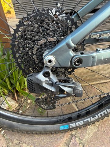 Tweedehands YT Industries Izzo SRAM GX Eagle AXS 2022 Mountainbike — afbeelding 3 van 12
