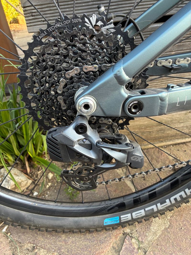 Tweedehands YT Industries Izzo SRAM GX Eagle AXS 2022 Mountainbike — afbeelding 3 van 12
