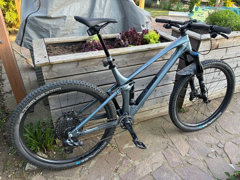 Tweedehands YT Industries Izzo SRAM GX Eagle AXS 2022 Mountainbike — afbeelding 1 van 12