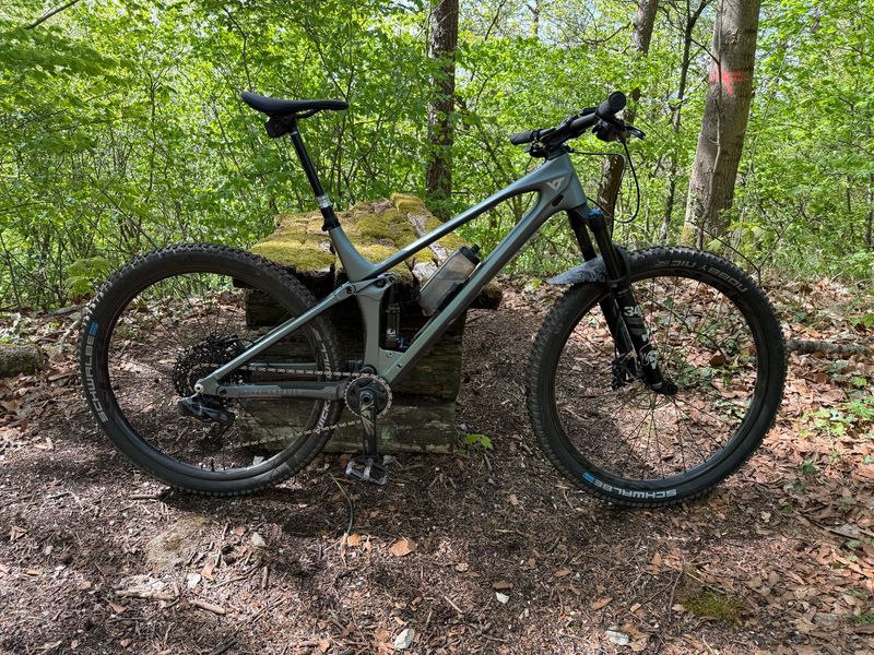 Tweedehands YT Industries Izzo SRAM GX Eagle AXS 2022 Mountainbike — afbeelding 2 van 12