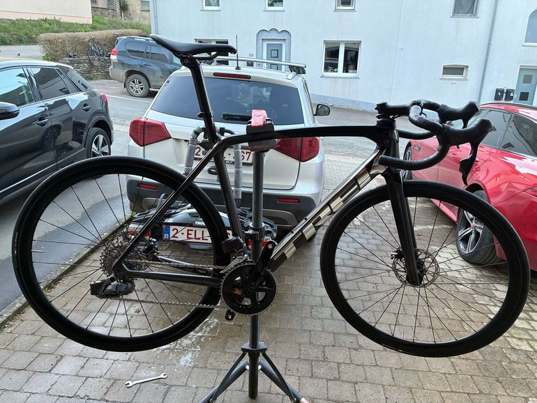 Used Trek Émonda SL 6 AXS 2023 2023 Road & Gravel — image 1 of 7