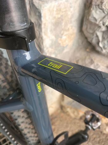 Used Cannondale Trail Two 2022 Mountainbike, Light Gray — image 2 of 5