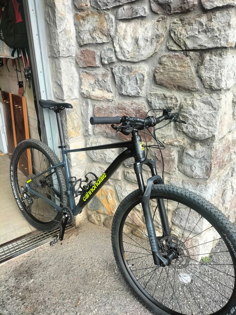 Used Cannondale Trail Two 2022 Mountainbike, Light Gray — image 3 of 5