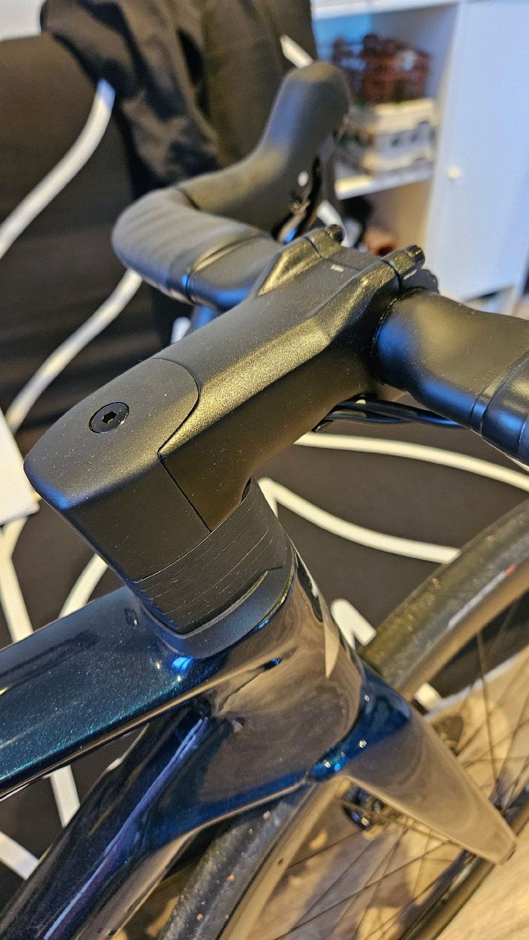 Used Lapierre Xelius DRS 5.0 2025 2025 Road & Gravel — image 9 of 12