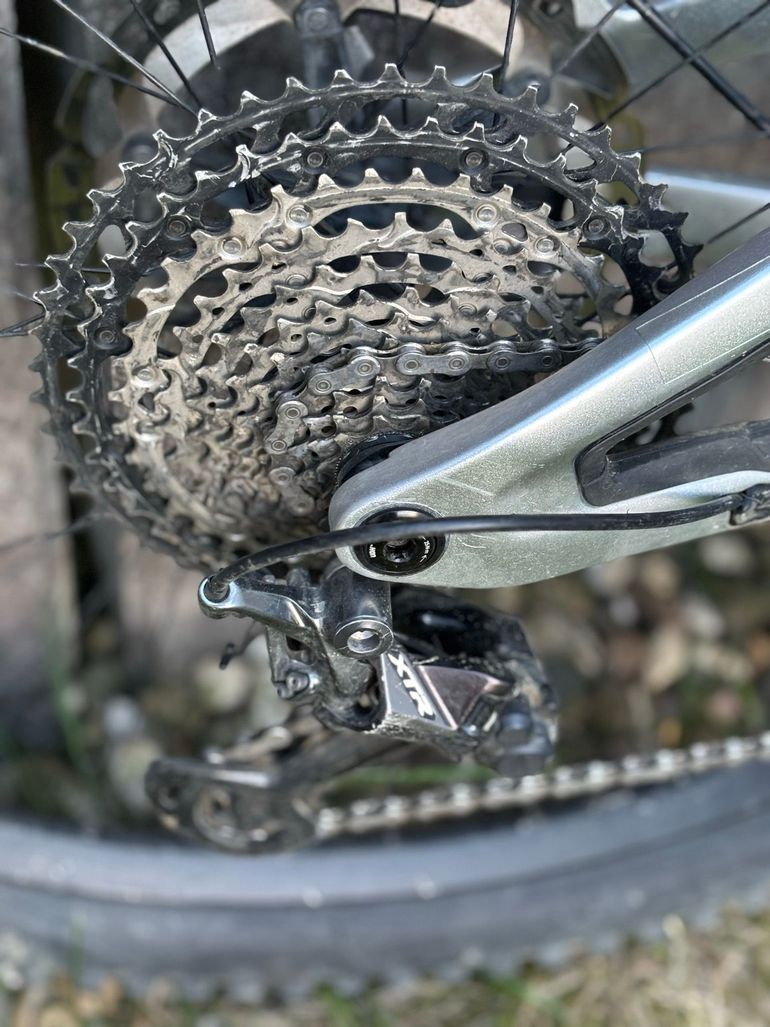 Used Pivot Firebird Shimano XTR 2024 Mountainbike, Light Gray — image 6 of 9