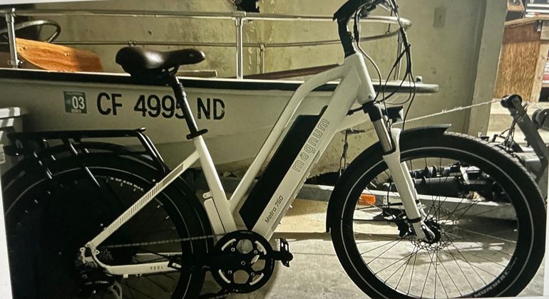 Used Magnum Metro 750 2023 Road & Gravel, White — image 2 of 3