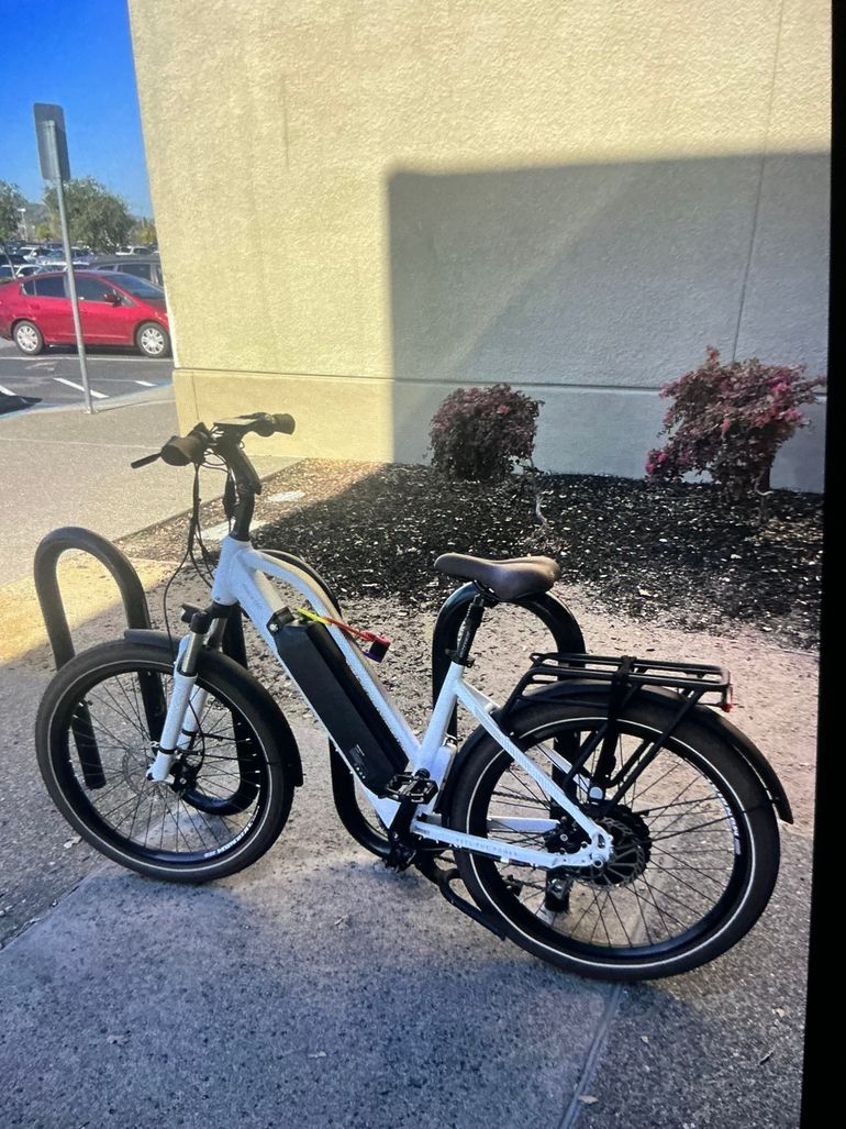 Used Magnum Metro 750 2023 Road & Gravel, White — image 1 of 3