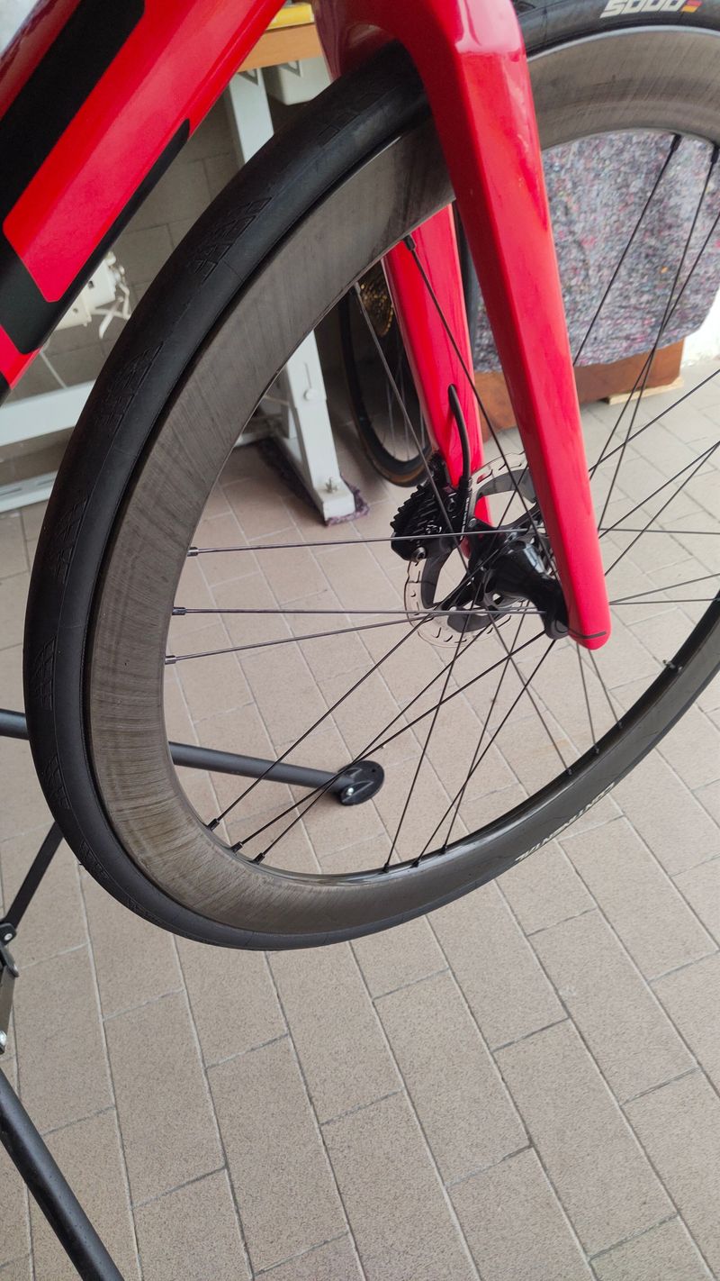 BMC Teammachine Shimano Dura Ace Di2 2023 Road & Gravel usato, Rosso — immagine 3 di 6
