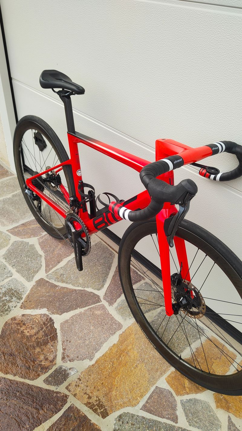 BMC Teammachine Shimano Dura Ace Di2 2023 Road & Gravel usato, Rosso — immagine 4 di 6