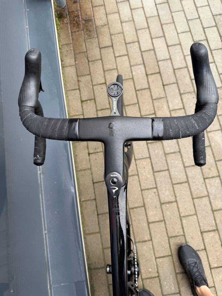Used Pinarello DOGMA F DURA ACE Di2 Disc 2023 2023 Road & Gravel, Negro — image 7 of 9