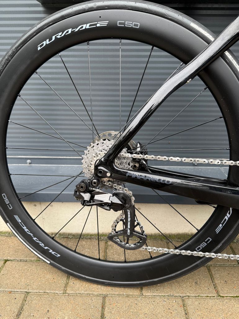 Used Pinarello DOGMA F DURA ACE Di2 Disc 2023 2023 Road & Gravel, Negro — image 4 of 9