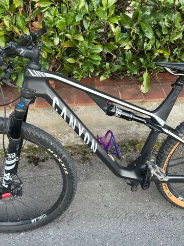 Canyon Lux CF 6 2022 2022 Mountainbike usato, Nero — immagine 2 di 5