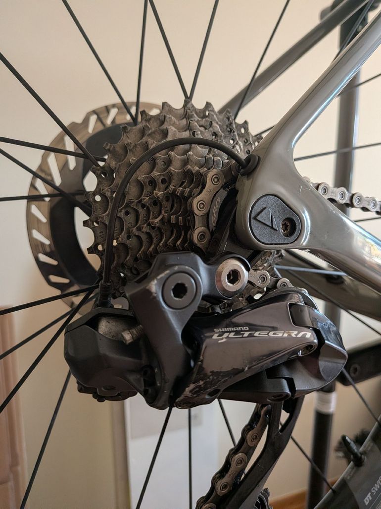 Used Canyon Ultimate CF SL 8 Disc Di2 2021 2021 Road & Gravel — image 11 of 14
