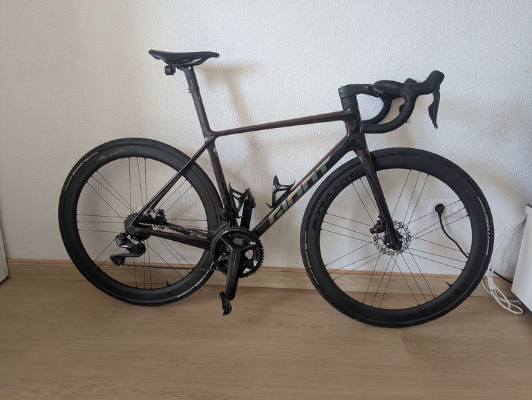 Used Giant TCR Advanced SL 1 2025 2025 Road & Gravel, Red — image 1 of 7