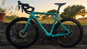 Bianchi E-Oltre 105 Di2 2025 2025 Road & Gravel usato