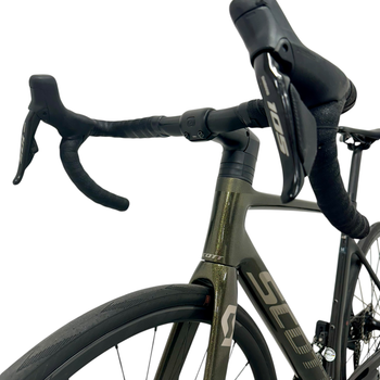 Used Scott Addict RC 40 2024 2024 Road & Gravel, Green — image 17 of 21