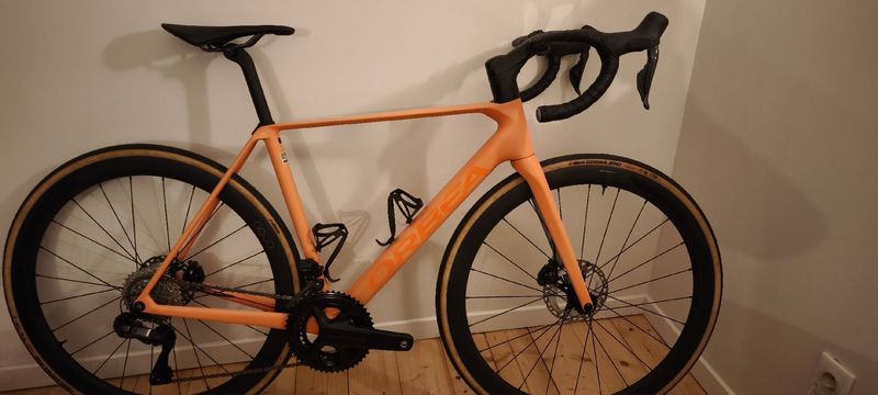 Tweedehands Orbea ORCA M20iLTD 2024 2024 Road & Gravel — afbeelding 1 van 11