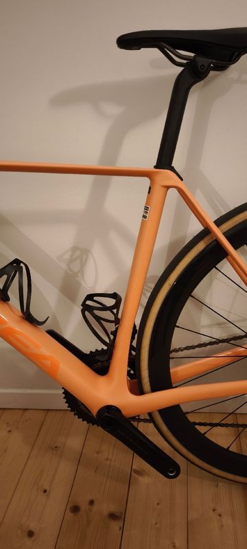 Tweedehands Orbea ORCA M20iLTD 2024 2024 Road & Gravel — afbeelding 2 van 11