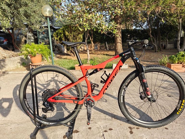 Used Orbea OIZ M11-AXS 2022 2022 Mountainbike, Rot, 29 — image 1 of 5