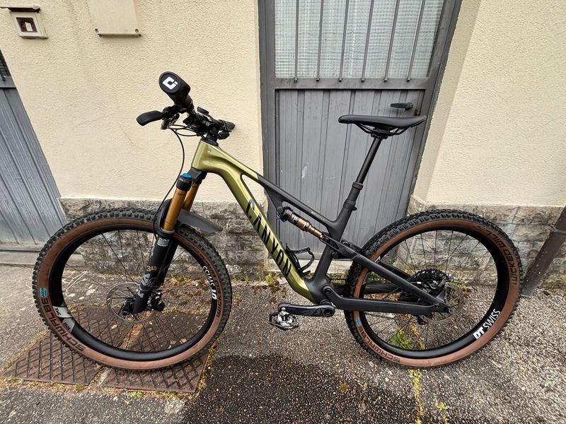 Käytetty Canyon Neuron CF 9 SL 2024 2024 MTB
