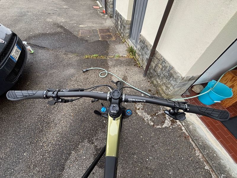 Canyon Neuron CF 9 SL 2024 2024 Mountainbike de segunda mano, Verde — imagen 7 de 8