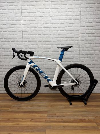 Used Trek Madone SLR 7 Disc eTap 2020 2020 Road & Gravel, White — image 4 of 6