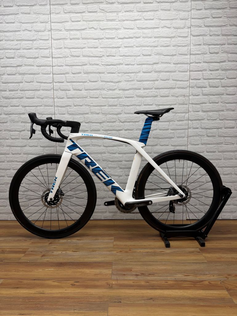 Used Trek Madone SLR 7 Disc eTap 2020 2020 Road & Gravel, White — image 4 of 6