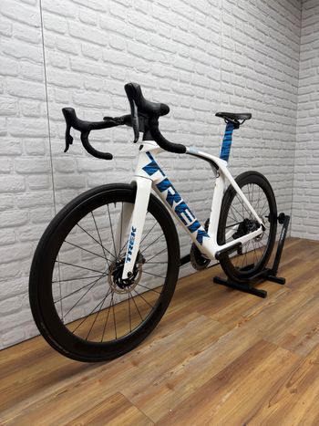 Used Trek Madone SLR 7 Disc eTap 2020 2020 Road & Gravel, White — image 5 of 6