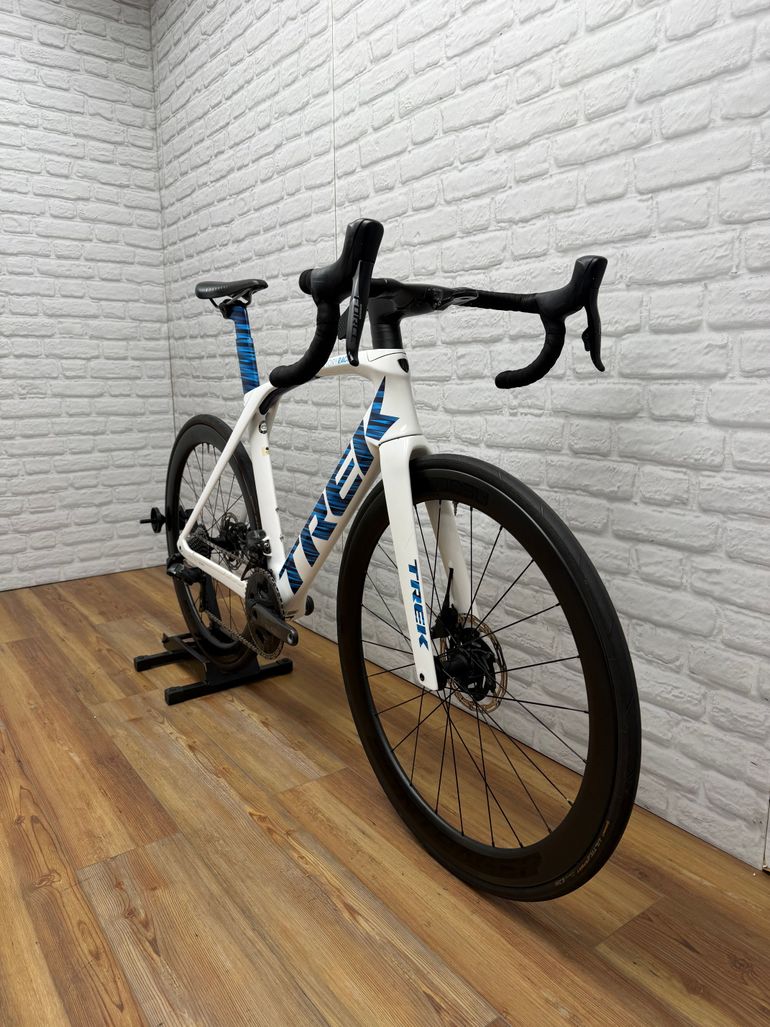 Used Trek Madone SLR 7 Disc eTap 2020 2020 Road & Gravel, White — image 2 of 6