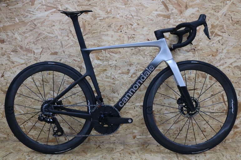 Used Cannondale SuperSix Evo Hi-Mod Dura Ace Di2 5.9kg 2023 Road & Gravel — image 1 of 9