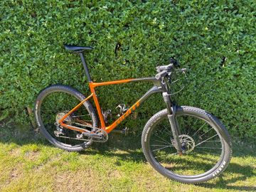 Used Giant XTC, Advanced 29 2 2022 2022 Mountainbike, Black, 29 — image 1 of 7