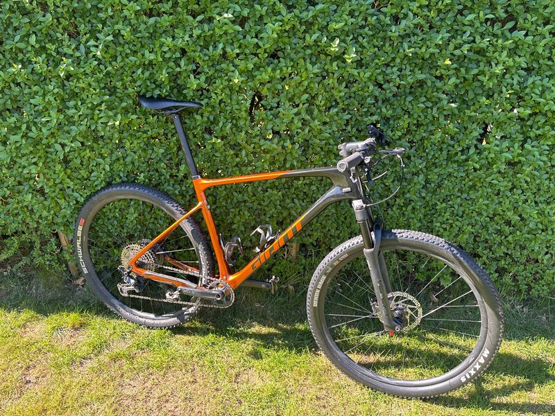 Used Giant XTC, Advanced 29 2 2022 2022 Mountainbike, Black, 29 — image 1 of 7