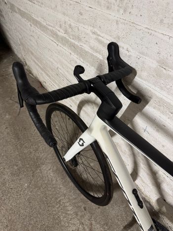 Used Scott Addict RC 40 2021 2021 Road & Gravel, White — image 3 of 6