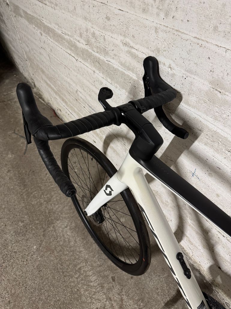 Used Scott Addict RC 40 2021 2021 Road & Gravel, White — image 3 of 6
