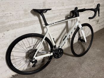 Used Scott Addict RC 40 2021 2021 Road & Gravel, White — image 2 of 6