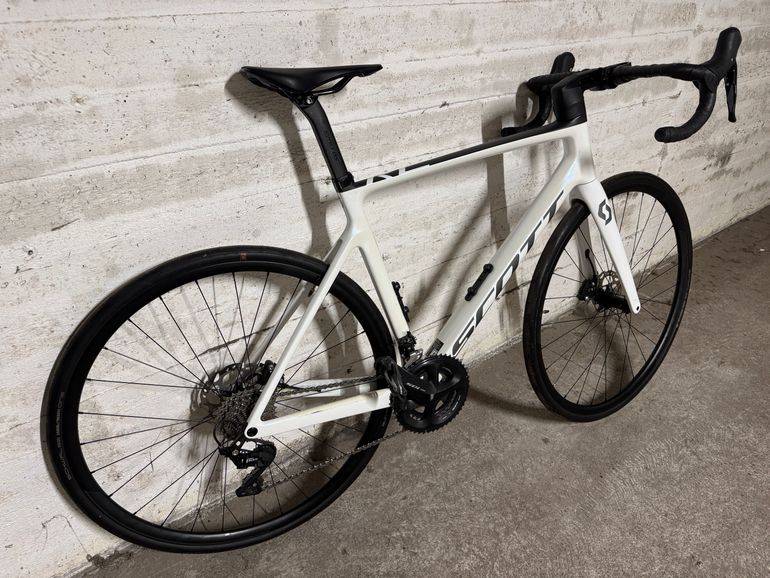 Used Scott Addict RC 40 2021 2021 Road & Gravel, White — image 2 of 6