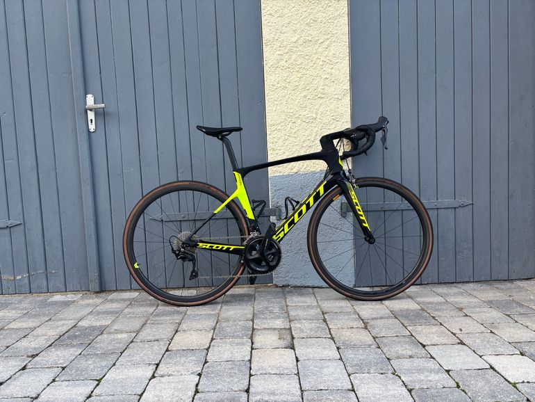 Used Scott Foil Shimano 105 2017 Road & Gravel, Schwarz — image 1 of 5