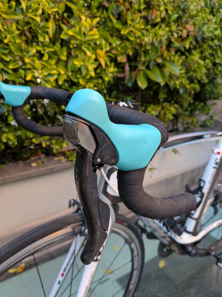 Used Bianchi Oltre Superleggera Ultegra 10v 2012 Road & Gravel, White — image 8 of 9