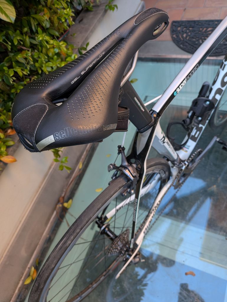 Used Bianchi Oltre Superleggera Ultegra 10v 2012 Road & Gravel, White — image 6 of 9