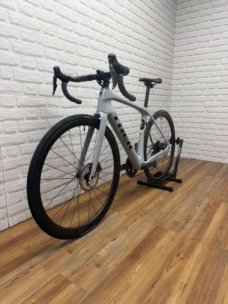 Used Trek Domane SL 7 Gen 4 2023 2023 Road & Gravel, Light Gray — image 5 of 6