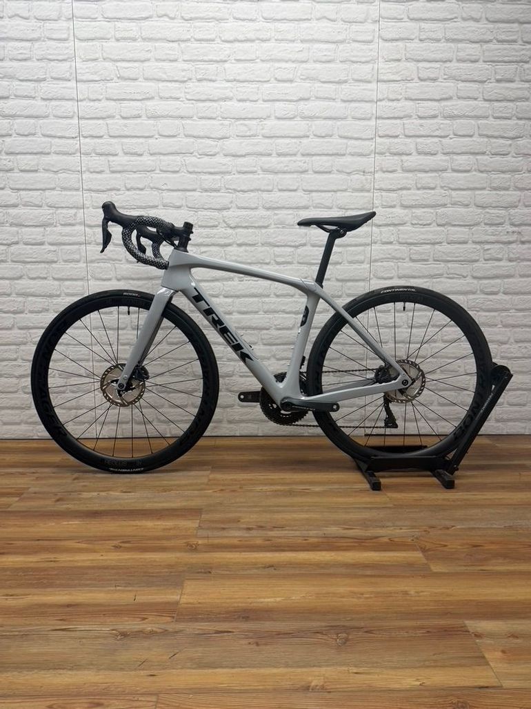 Used Trek Domane SL 7 Gen 4 2023 2023 Road & Gravel, Light Gray — image 4 of 6
