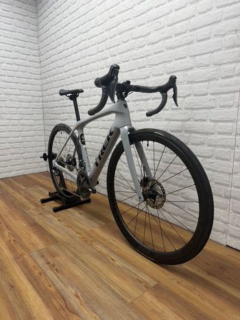 Used Trek Domane SL 7 Gen 4 2023 2023 Road & Gravel, Light Gray — image 2 of 6
