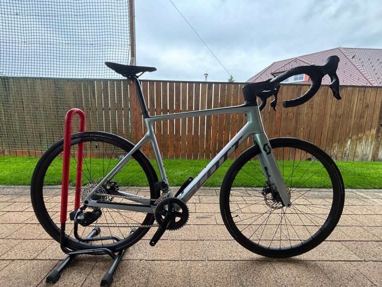 Used Scott Addict 10 2023 2023 Road & Gravel, Verde — image 1 of 4