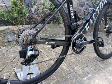 Factor Ostro SRAM Red eTap AXS 2024 Road & Gravel d'occasion — image 2 sur 11