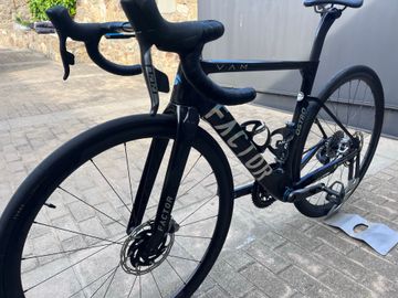 Factor Ostro SRAM Red eTap AXS 2024 Road & Gravel d'occasion — image 8 sur 11