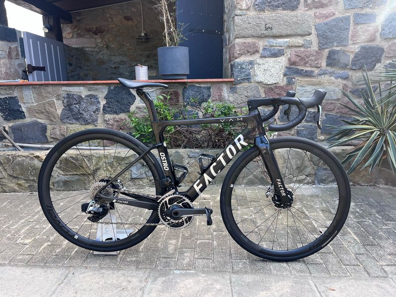 Tweedehands Factor Ostro SRAM Red eTap AXS 2024 Road & Gravel