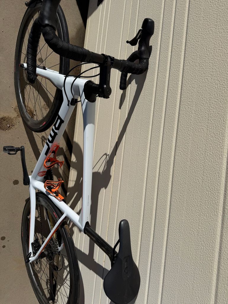 Used BMC Roadmachine 02 THREE 2018 2018 Road & Gravel — image 4 of 8