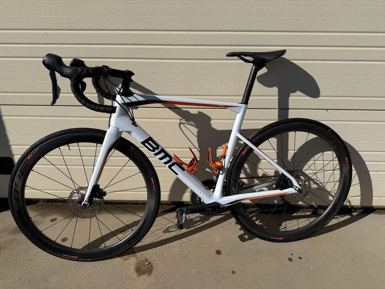 Used BMC Roadmachine 02 THREE 2018 2018 Road & Gravel — image 2 of 8