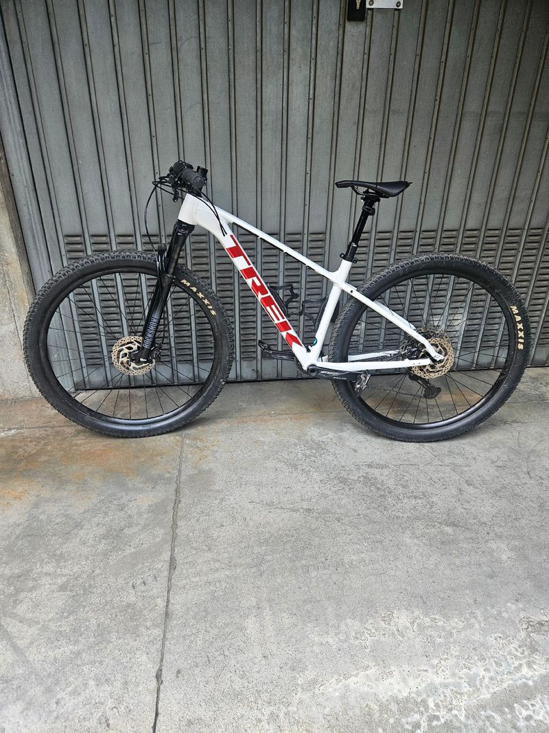 Tweedehands Trek X-Caliber 8 2023 2023 Mountainbike — afbeelding 1 van 5